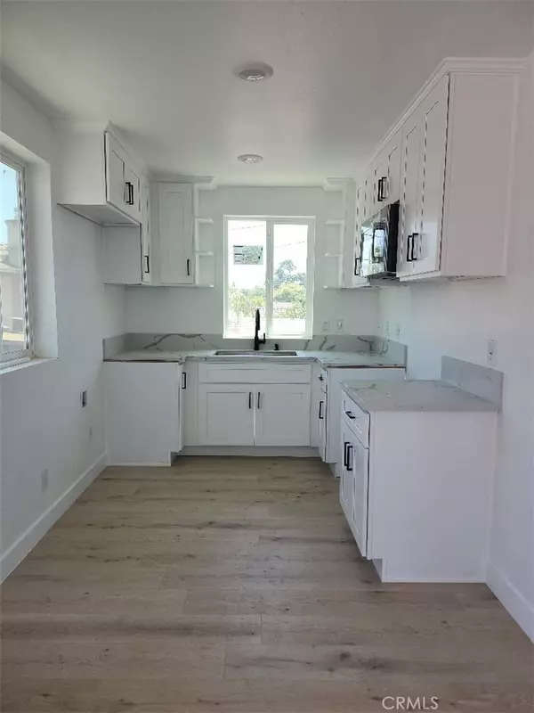 South Gate, CA 90280,10531 Alexander AVE