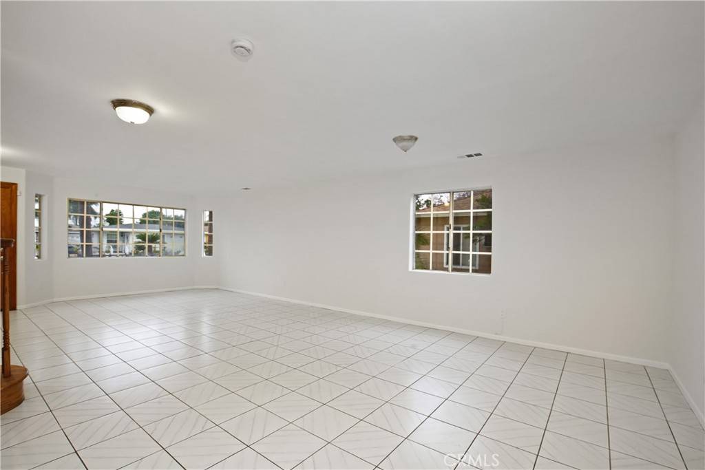 Downey, CA 90240,9618 Samoline AVE