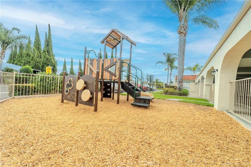 Garden Grove, CA 92840,12861 West ST #40
