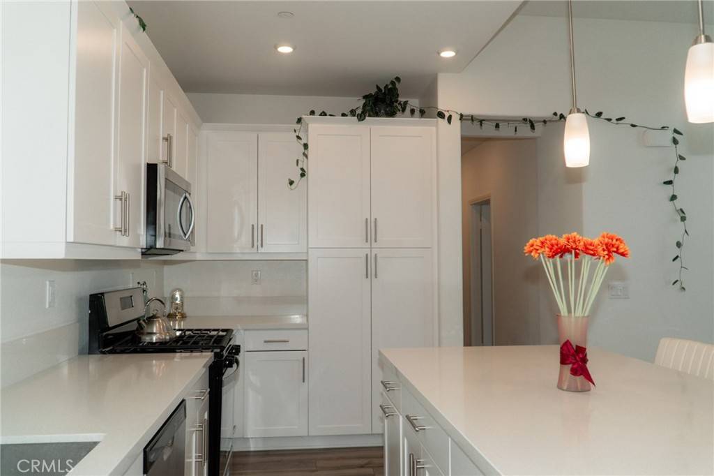 Rialto, CA 92376,365 Huntington CT