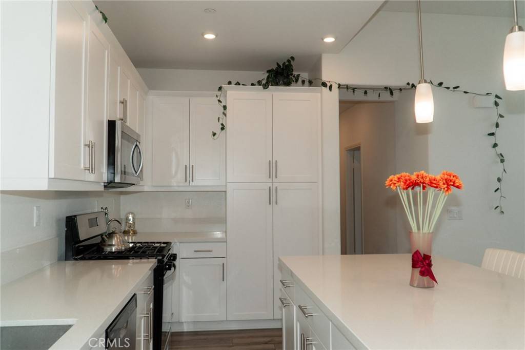 Rialto, CA 92376,365 Huntington CT