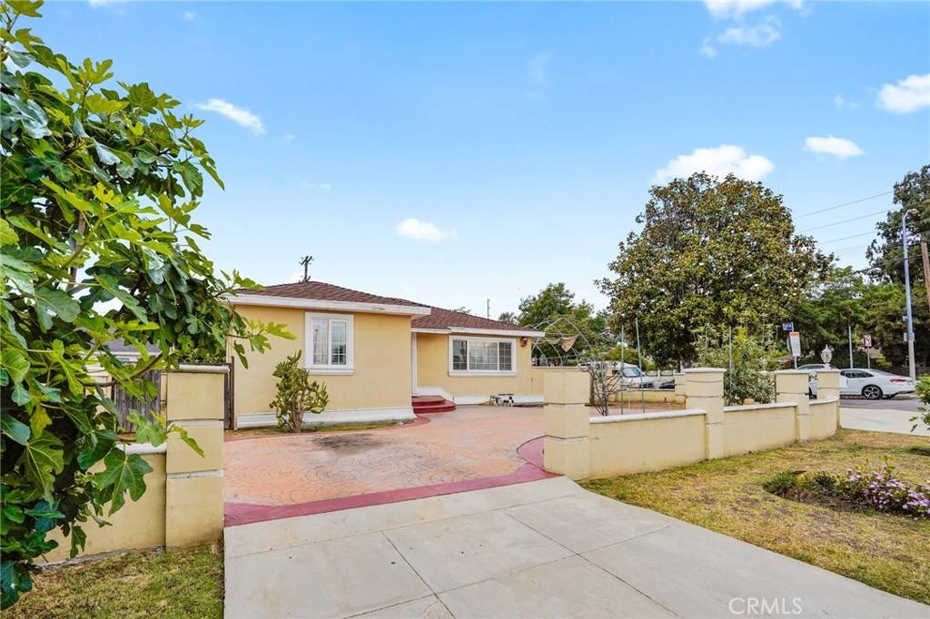 Van Nuys, CA 91411,6355 Peach AVE