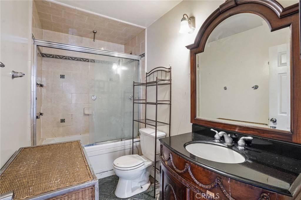 Van Nuys, CA 91411,6355 Peach AVE