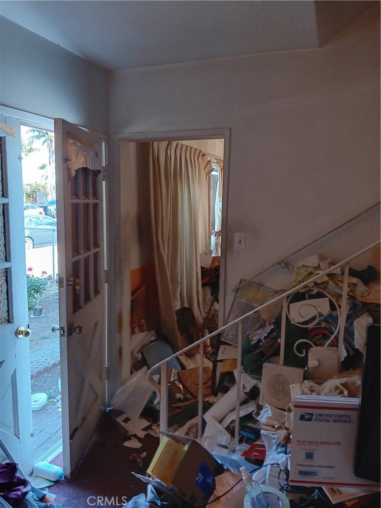 South Gate, CA 90280,10007 Otis ST