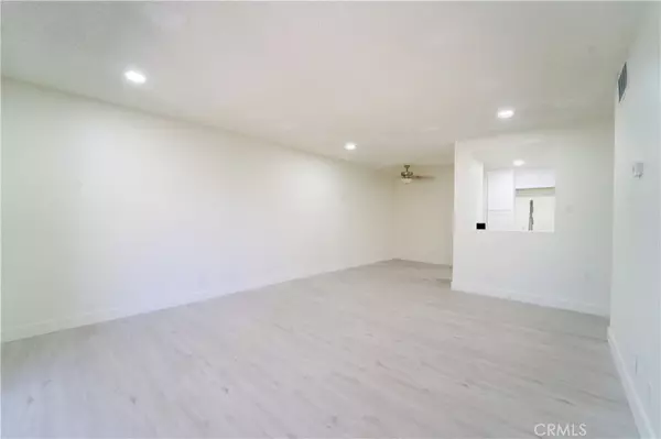 Santa Ana, CA 92701,600 W Third St #B211
