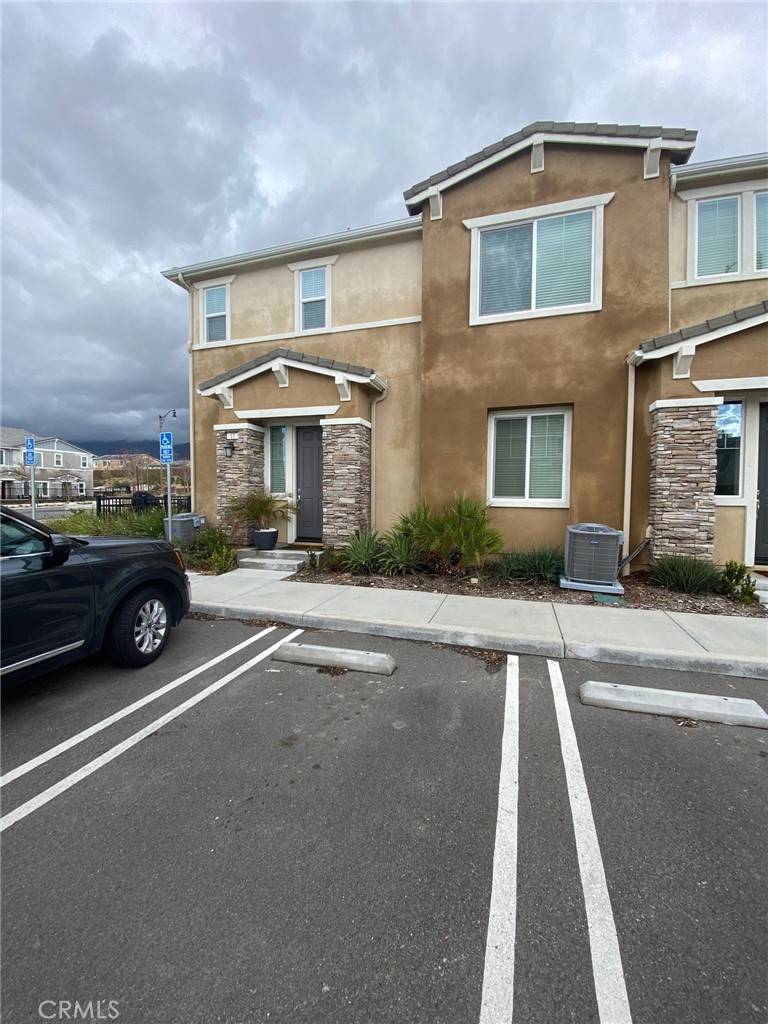 Fontana, CA 92336,16620 Wyndham LN #11