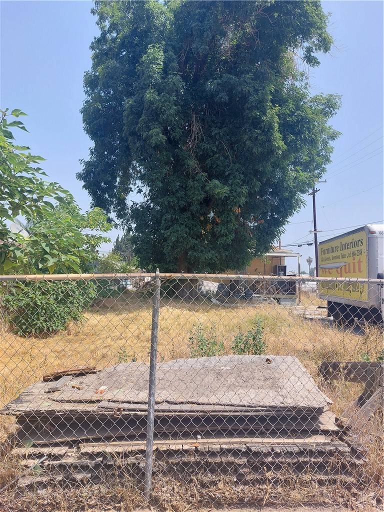 San Bernardino, CA 92411,1327 Vine ST