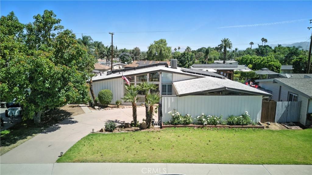 951 W Olive ST, Corona, CA 92882
