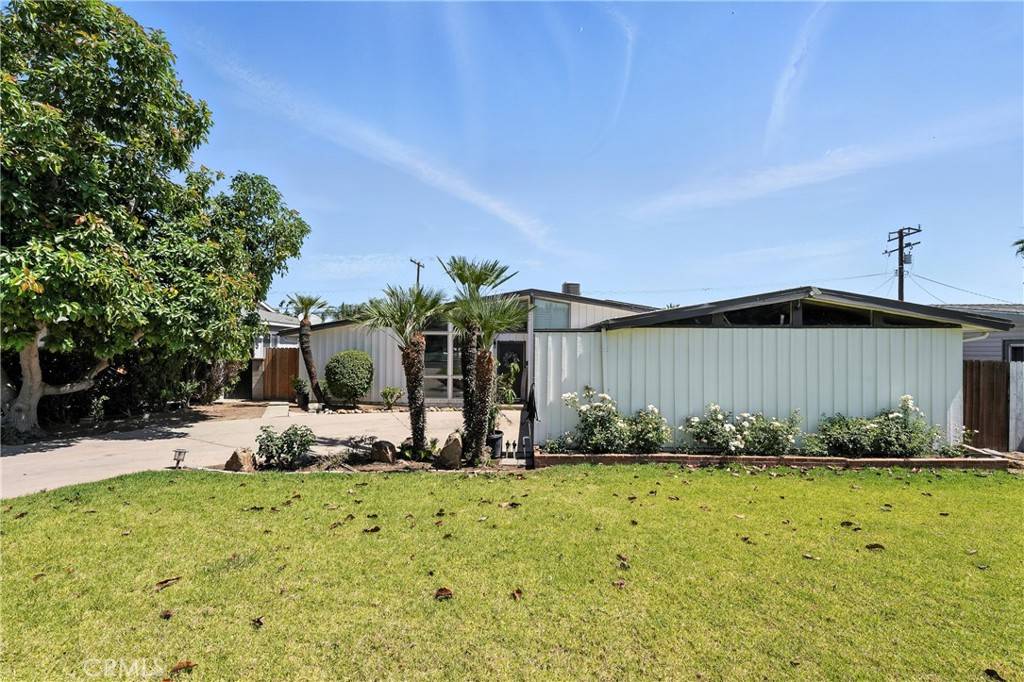 Corona, CA 92882,951 W Olive ST