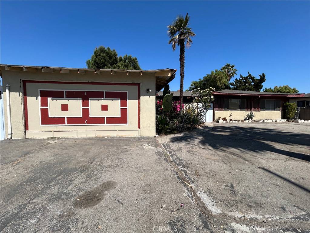 6910 Bellaire AVE, North Hollywood, CA 91605
