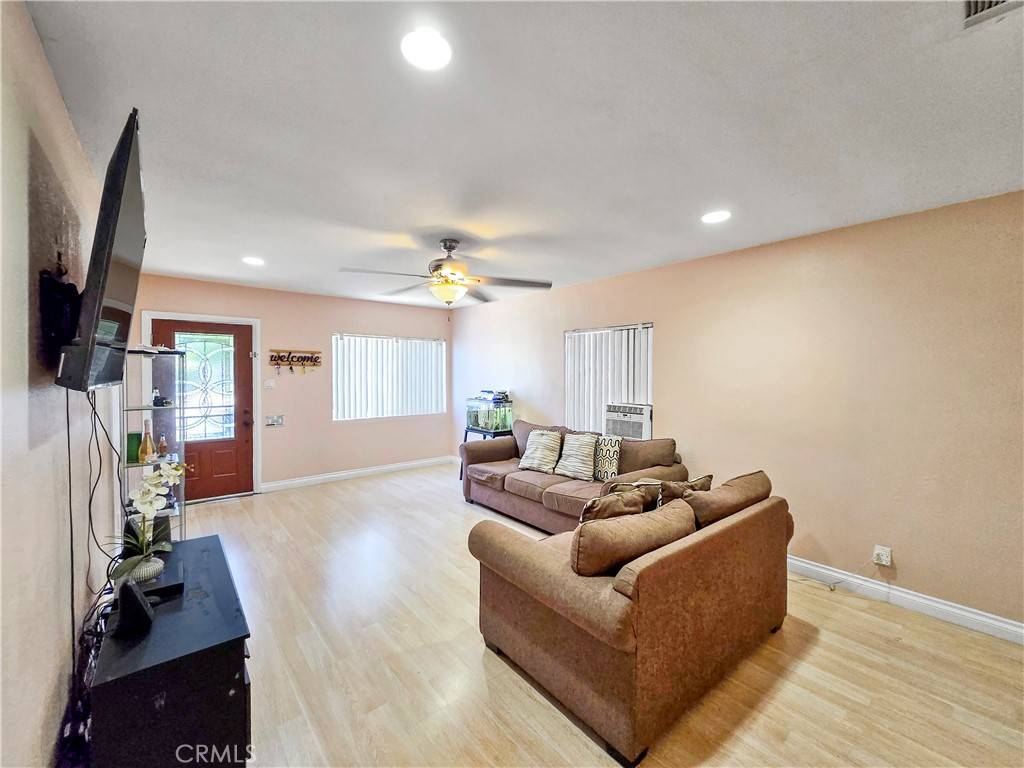 South Gate, CA 90280,9313 Dearborn AVE