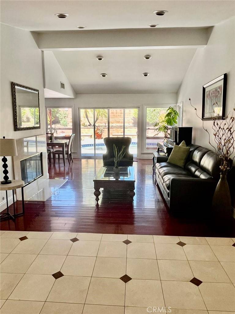 Northridge, CA 91324,10116 Viking AVE