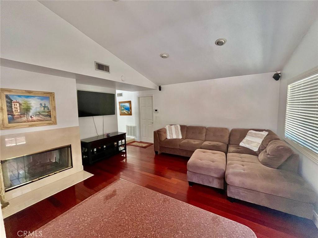 Northridge, CA 91324,10116 Viking AVE