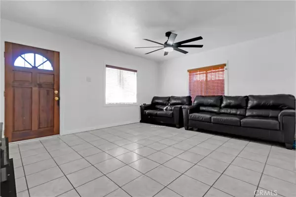 Los Angeles, CA 90044,8810 MENLO AVE