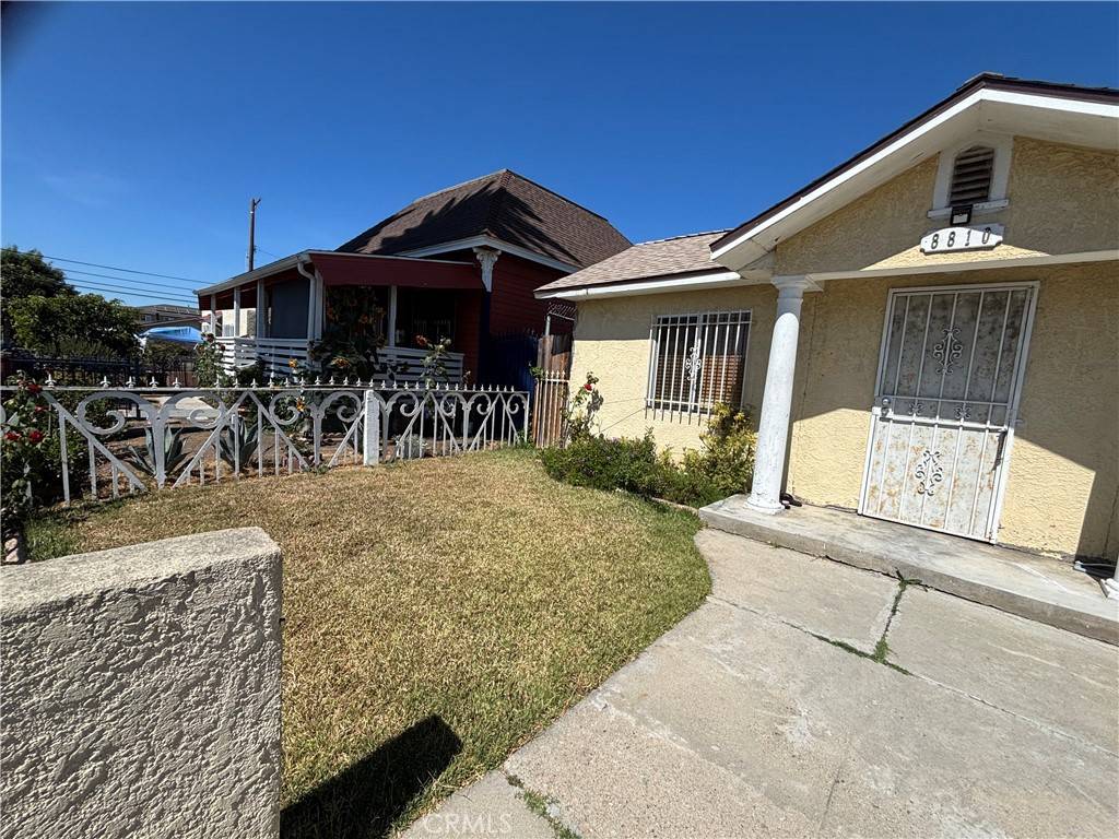 Los Angeles, CA 90044,8810 MENLO AVE