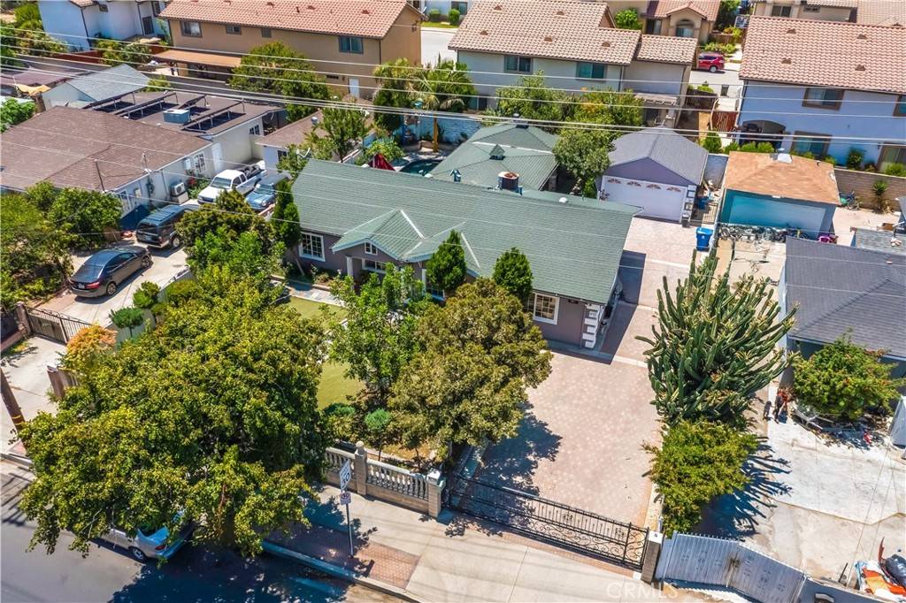 7549 Variel AVE, Canoga Park, CA 91303