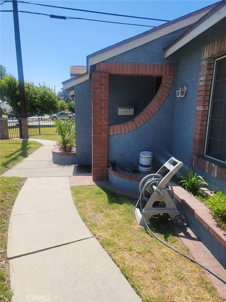 Downey, CA 90242,8502 Borson ST