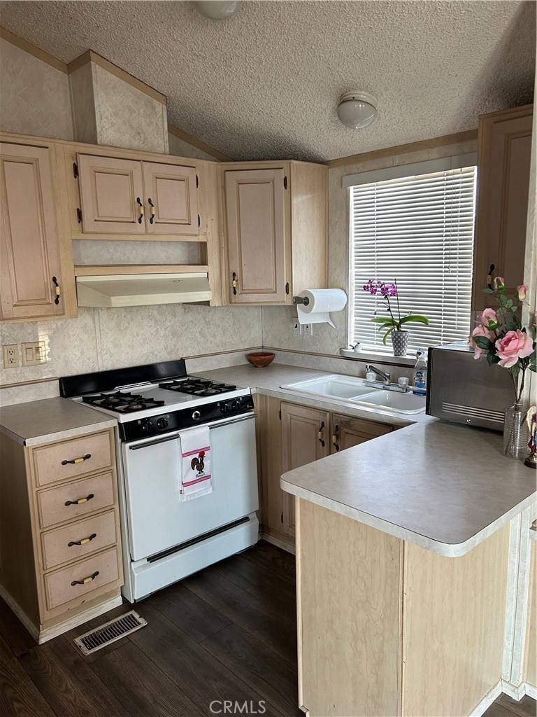 Montebello, CA 90640,630 S Maple ST S #49