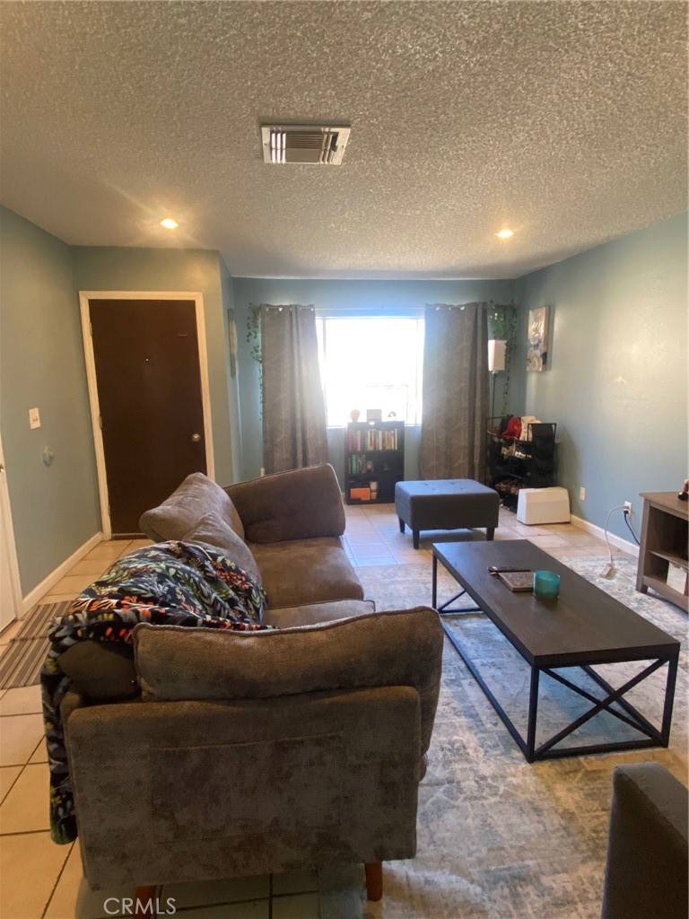 Fontana, CA 92335,8998 Mango AVE #H