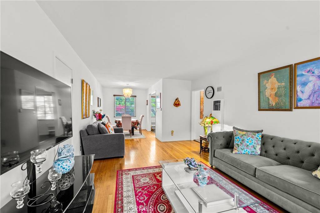 Los Angeles, CA 90027,4501 Finley AVE #4