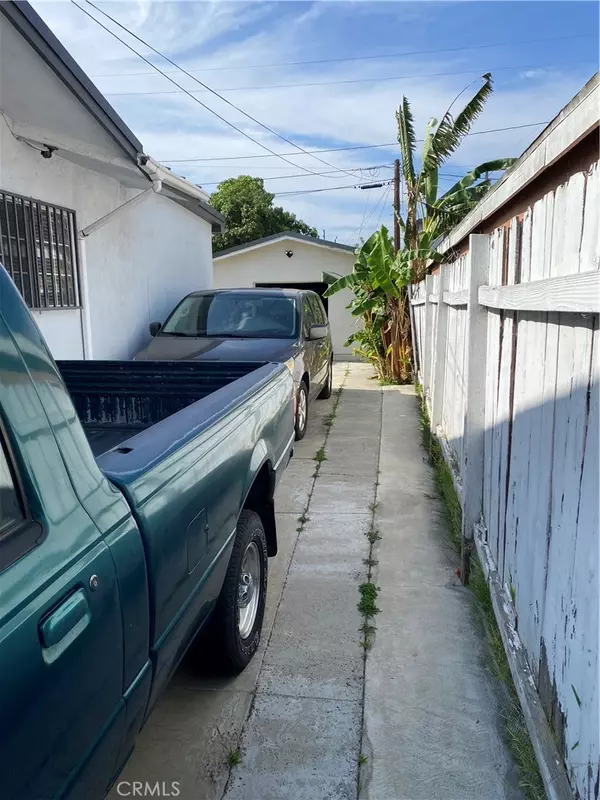 Los Angeles, CA 90003,427 W 92nd ST