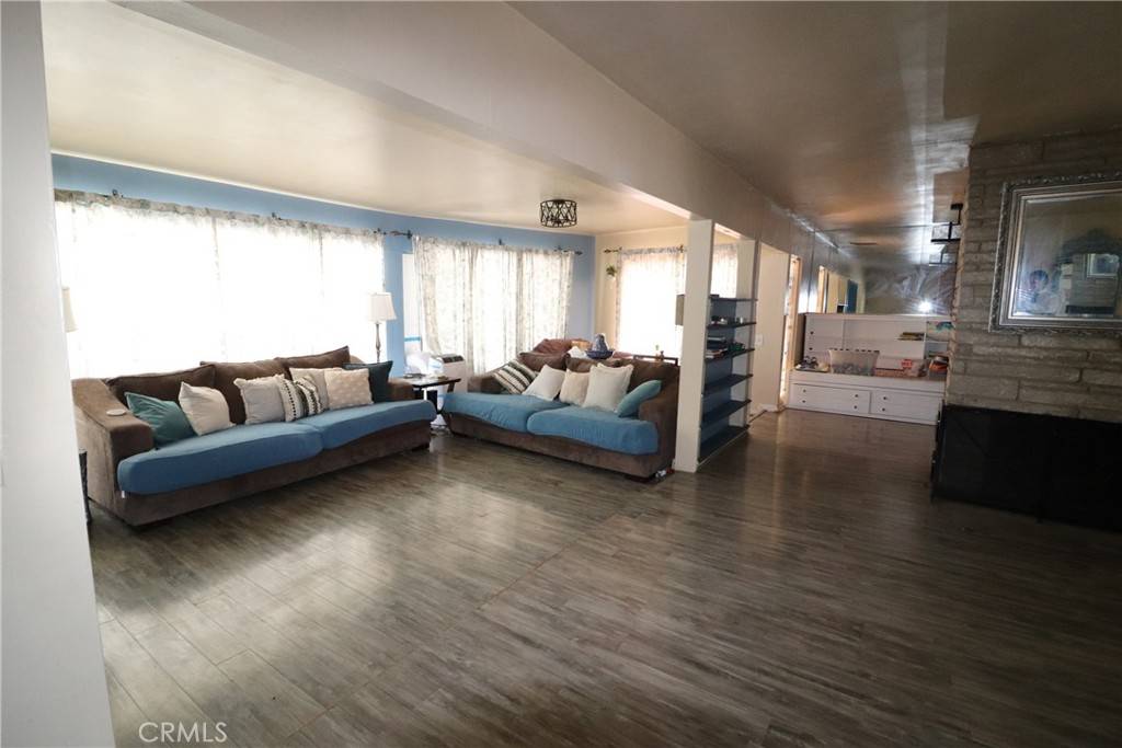 La Crescenta, CA 91214,4040 Lehman RD