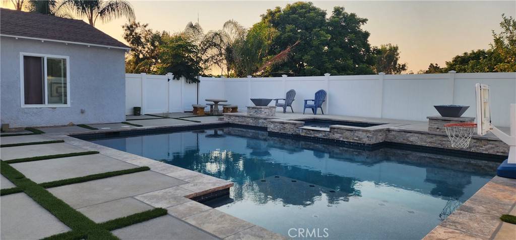Corona, CA 92882,815 W Francis ST