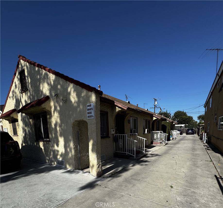 8648 Chestnut AVE, South Gate, CA 90280