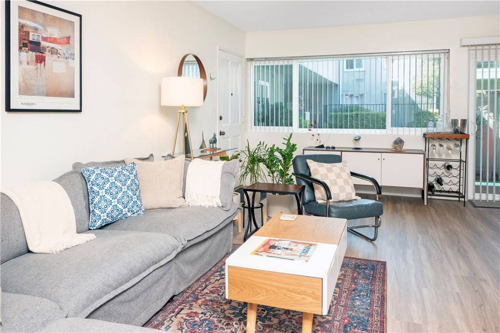 North Hollywood, CA 91606,6160 Whitsett AVE #4