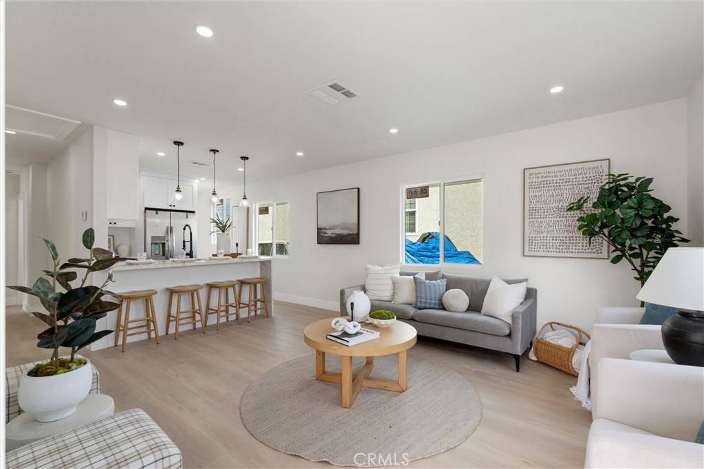 Hawthorne, CA 90250,5004 W 138th ST