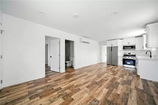 Los Angeles, CA 90044,523 78th ST W