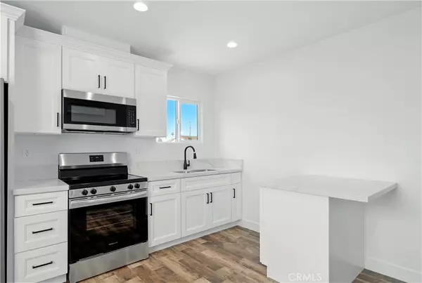 Los Angeles, CA 90044,521 78th W