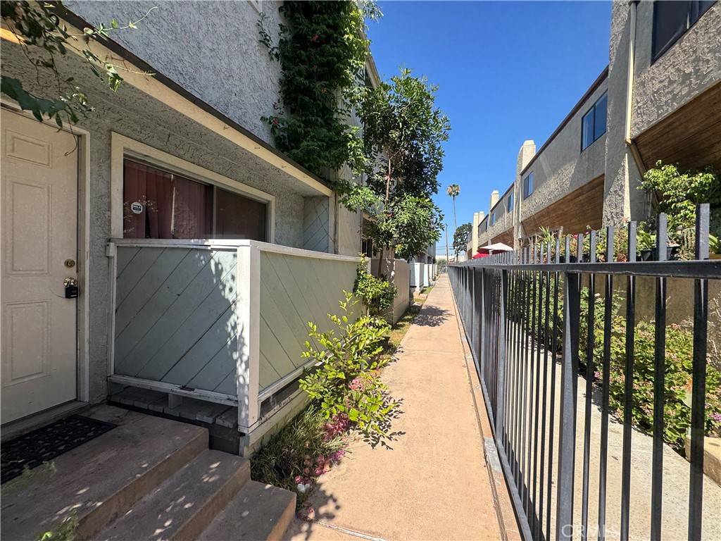 Panorama City, CA 91402,8936 Willis AVE #9
