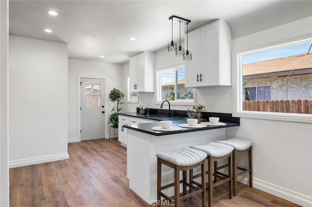 637 W 105th ST, Los Angeles, CA 90044