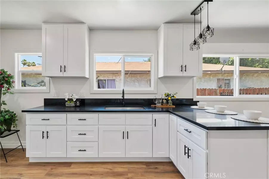 637 W 105th ST, Los Angeles, CA 90044