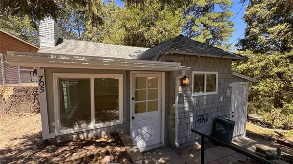 705 Ashlar DR, Crestline, CA 92325