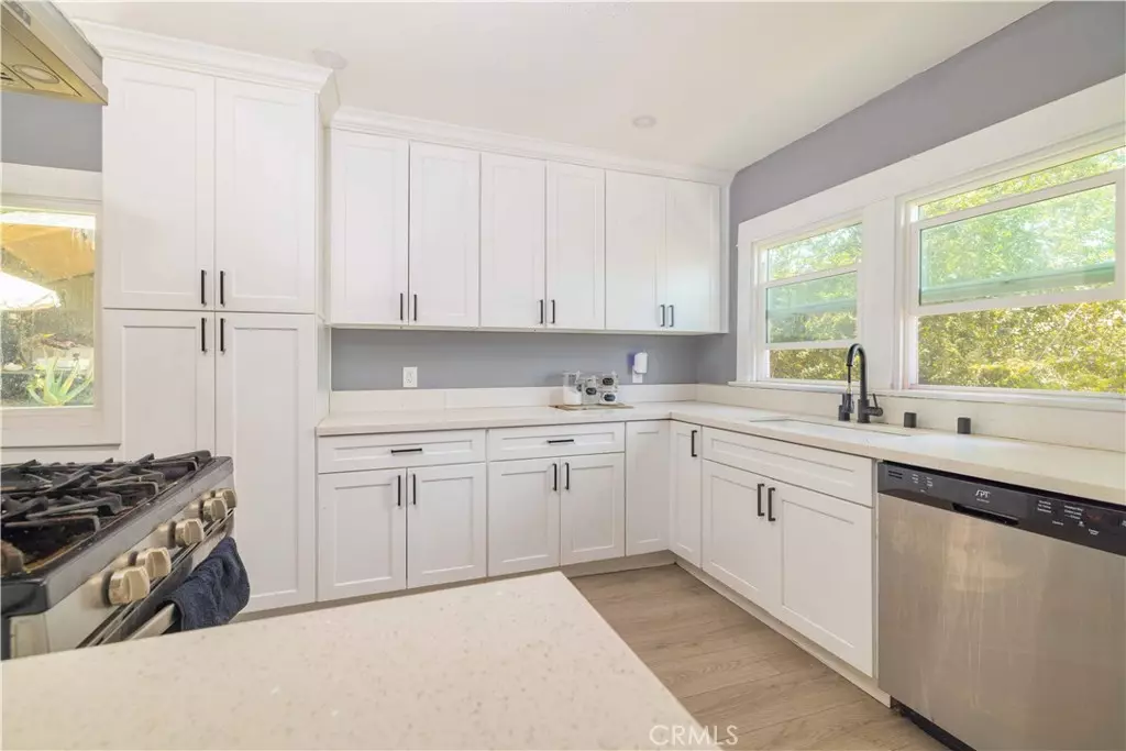 Los Angeles, CA 90042,328 Vista PL