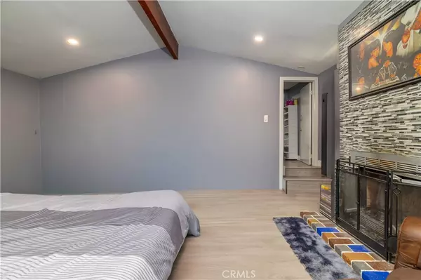 Los Angeles, CA 90042,328 Vista PL