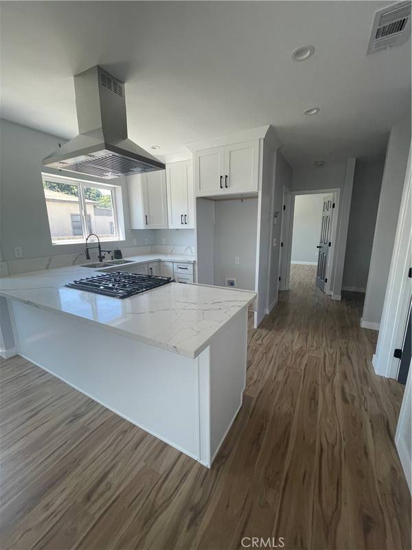Compton, CA 90221,509 S Pearl AVE