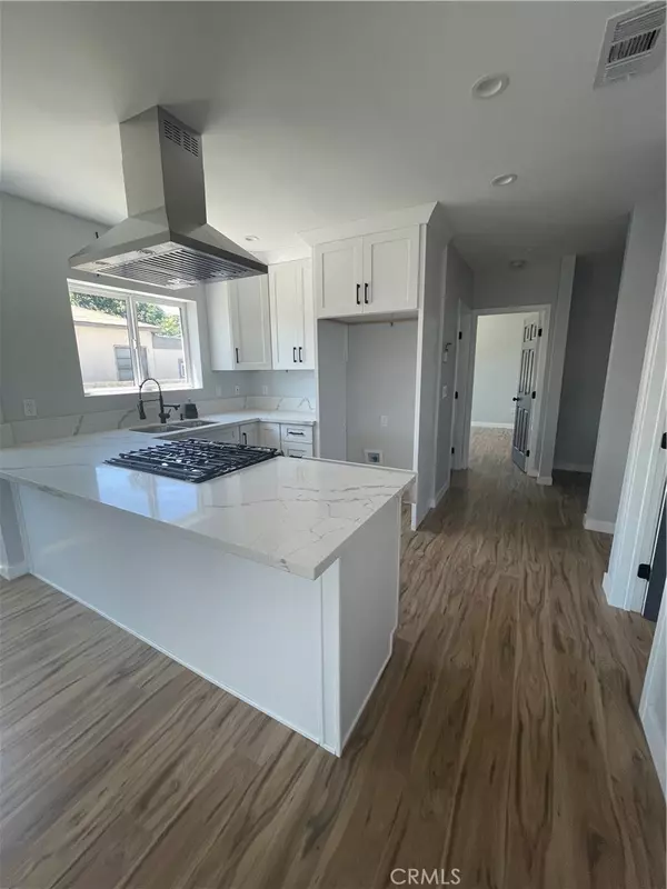 Compton, CA 90221,509 S Pearl AVE