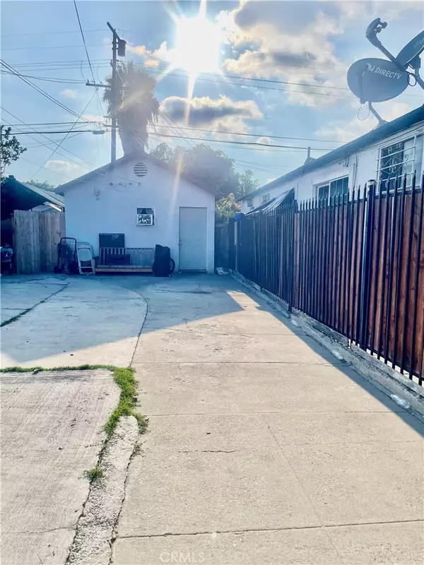 South Gate, CA 90280,9529 San Juan AVE