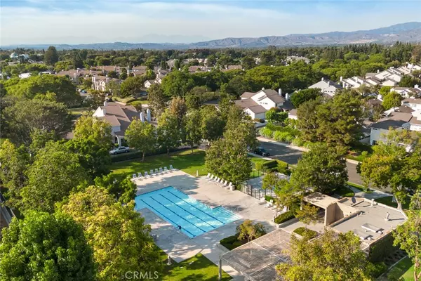 Irvine, CA 92614,36 Greenmoor #18