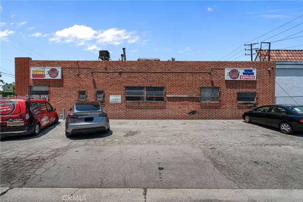 Commerce, CA 90040,5711 Sheila ST