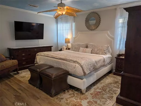 Downey, CA 90242,8438 Byers ST