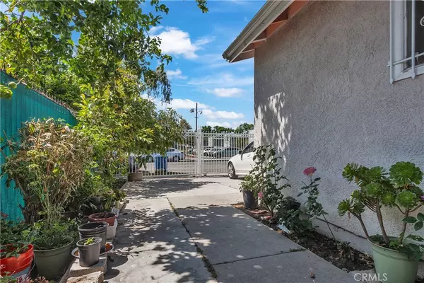 Los Angeles, CA 90059,2115 E 114th ST