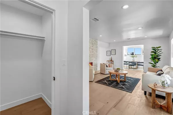 Los Angeles, CA 90043,5452 Harcross DR