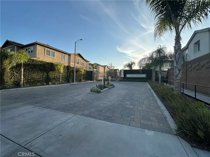 16 Manzanita LN, Compton, CA 90221