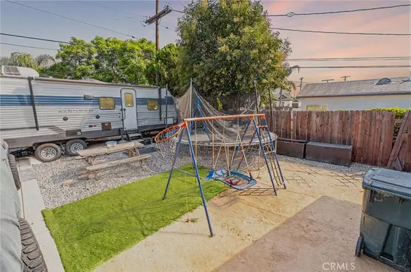 Bell Gardens, CA 90201,7214 Perry RD