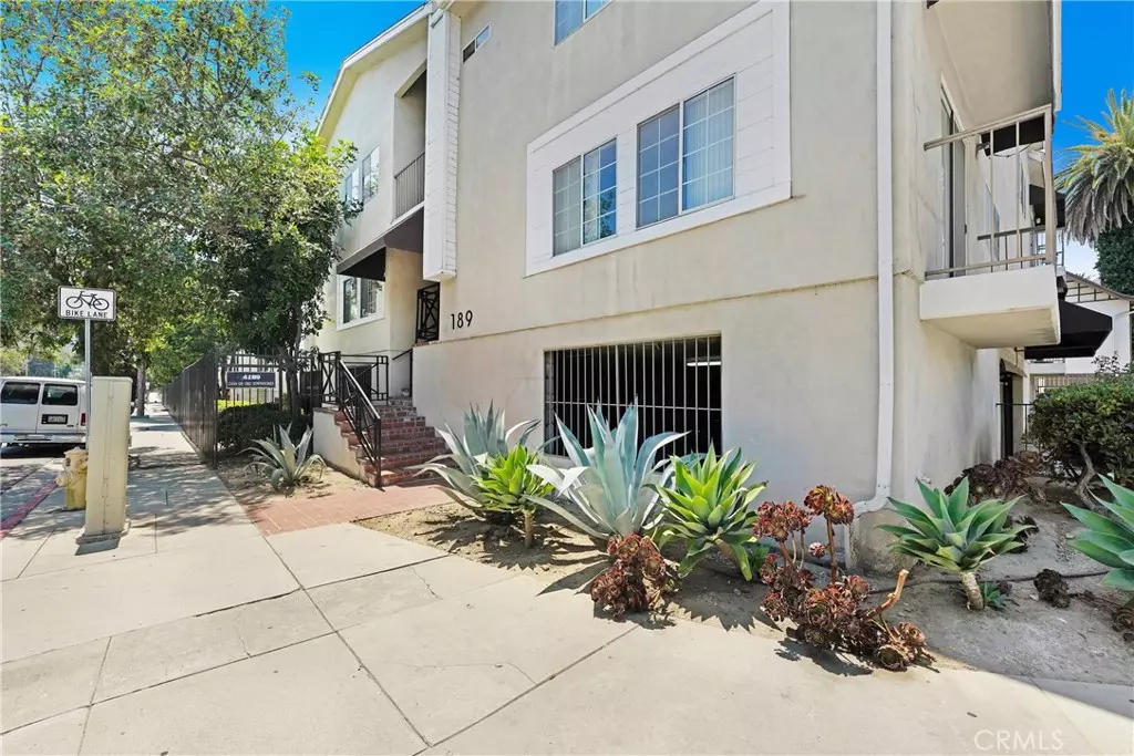 North Hollywood, CA 91602,4189 Vineland AVE #108