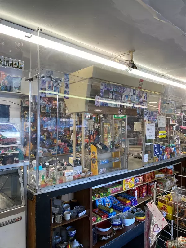 Los Angeles, CA 90044,10207 Vermont